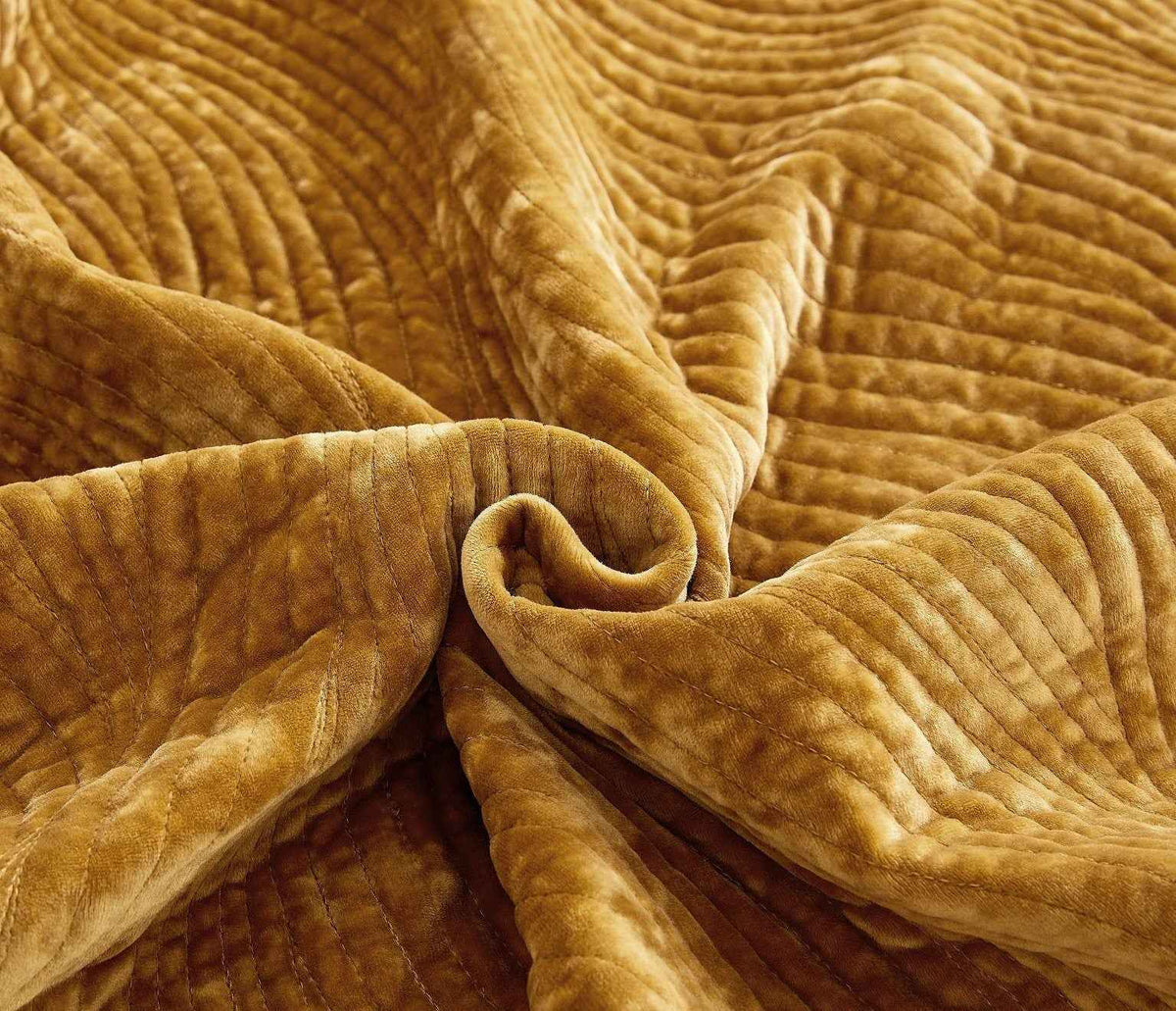 Tache Velvet Dreams Melted Gold Plush Waves Pillow Sham (JHW-852Y)