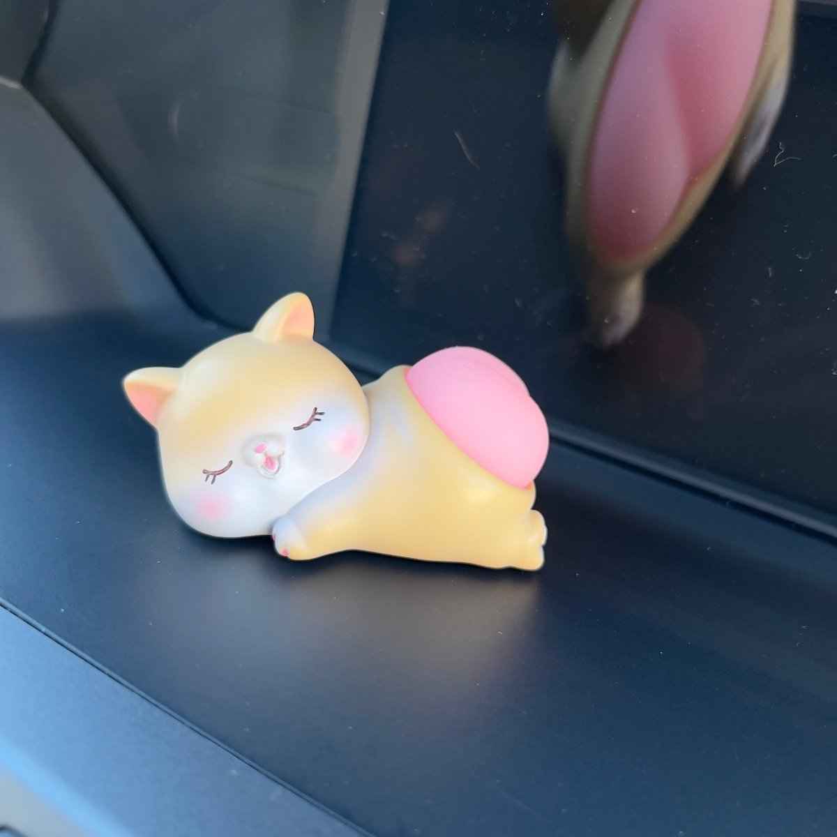 Bouncy Butt Car Ornament – Cute Animal Dashboard Silicone Decor