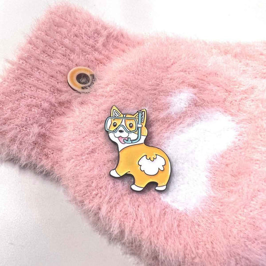 Fun Corgi Enamel Pin with Diving Goggles – Perfect for Bags & Hats