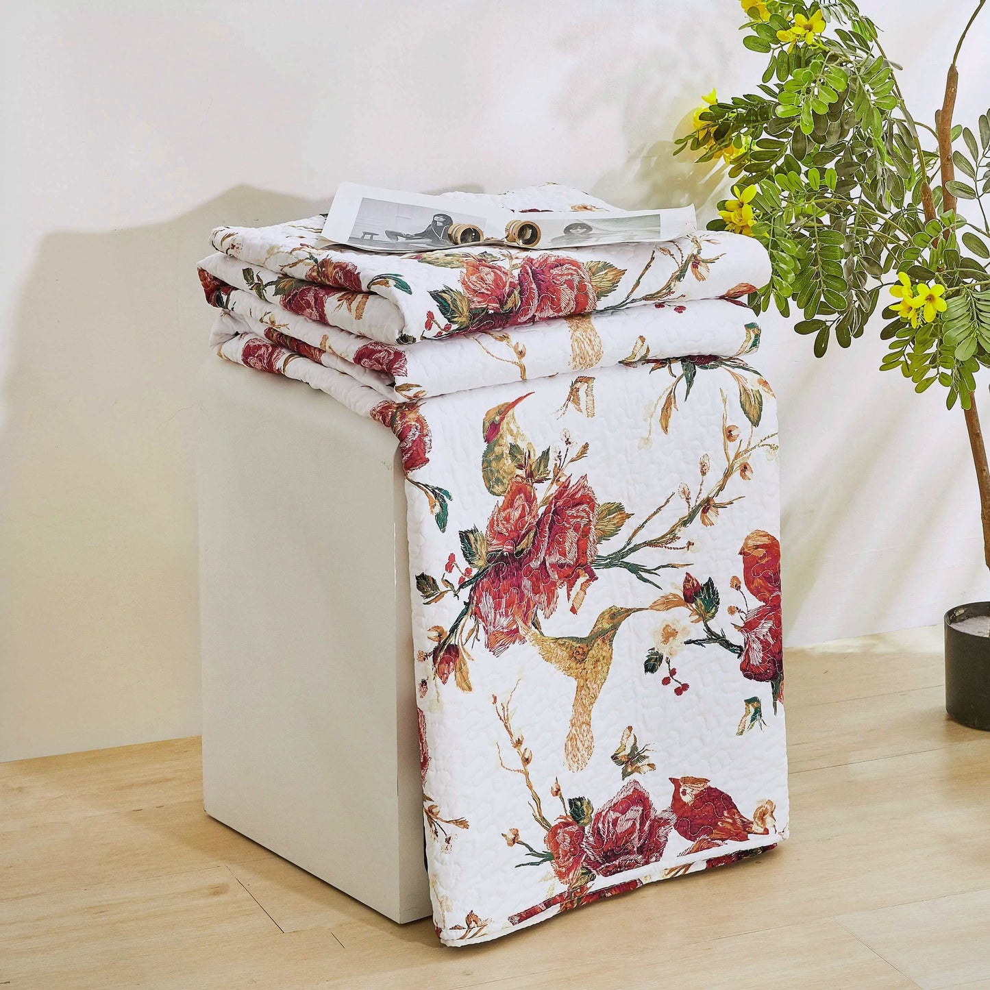 Tache Vintage Rose Garden Hummingbirds Burgundy White Reversible Floral Quilt Set (SD-7676)
