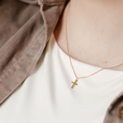 Necklace: 18kt Gold Cross