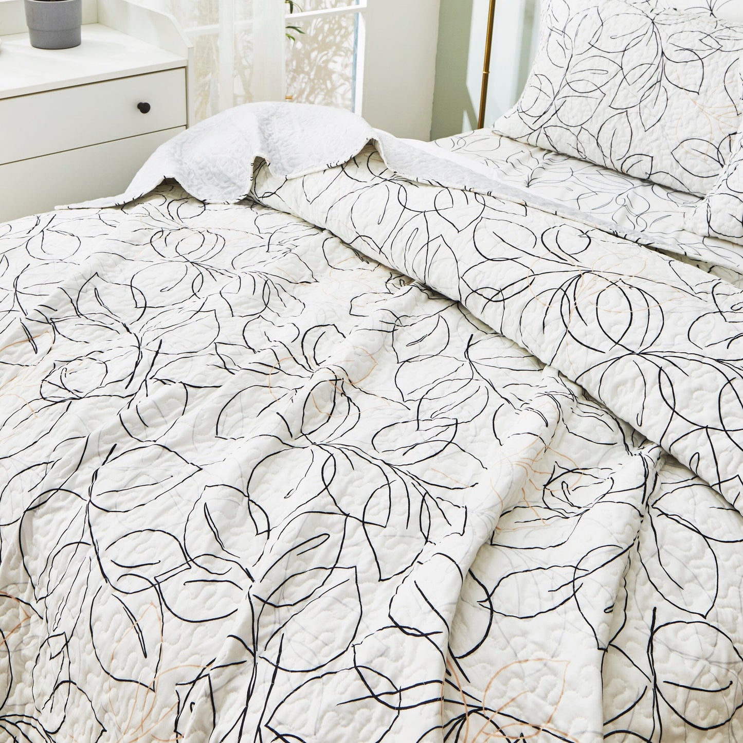 Tache Modern Abstract Leaf Line Art Foliage White Grey Black Gold Reversible Quilt Set (TJ357)