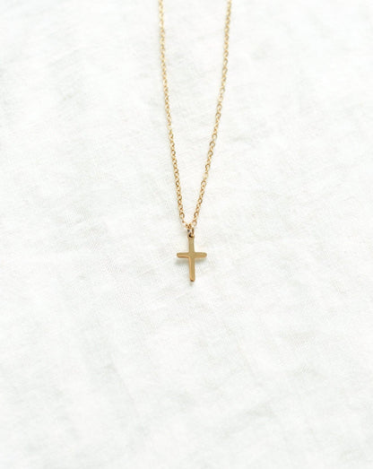Necklace: 18kt Gold Cross