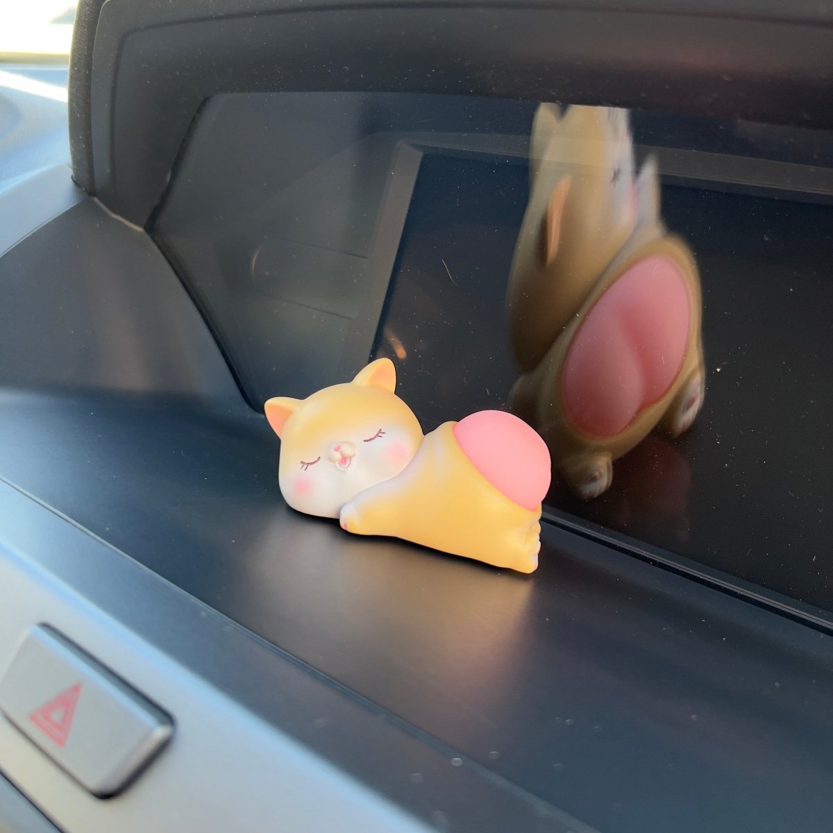 Adorable Bouncy Butt Car Ornament, Kawaii Cheeks Animal Car Dashboard Home Desk Decorations, Funny Car Accessories