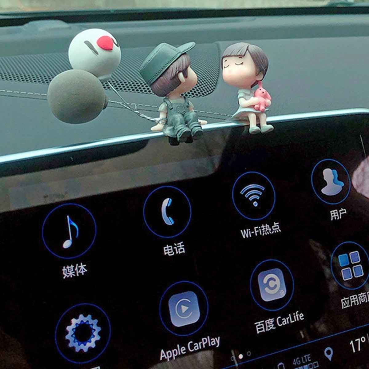 Cartoon Couple Car Decor – 4PCS Cute Resin Figurines Set