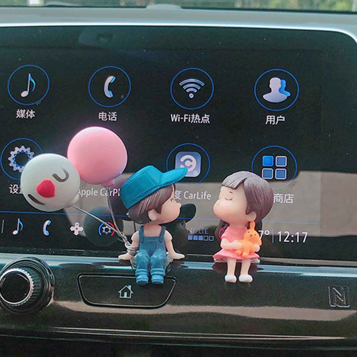 Cartoon Couple Car Decor – 4PCS Cute Resin Figurines Set