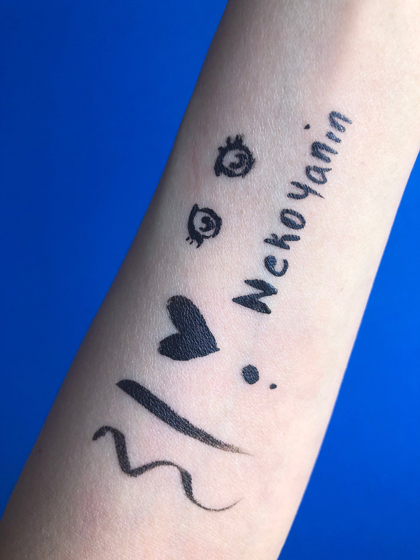 Gamer Girl Adhesive Eyeliner