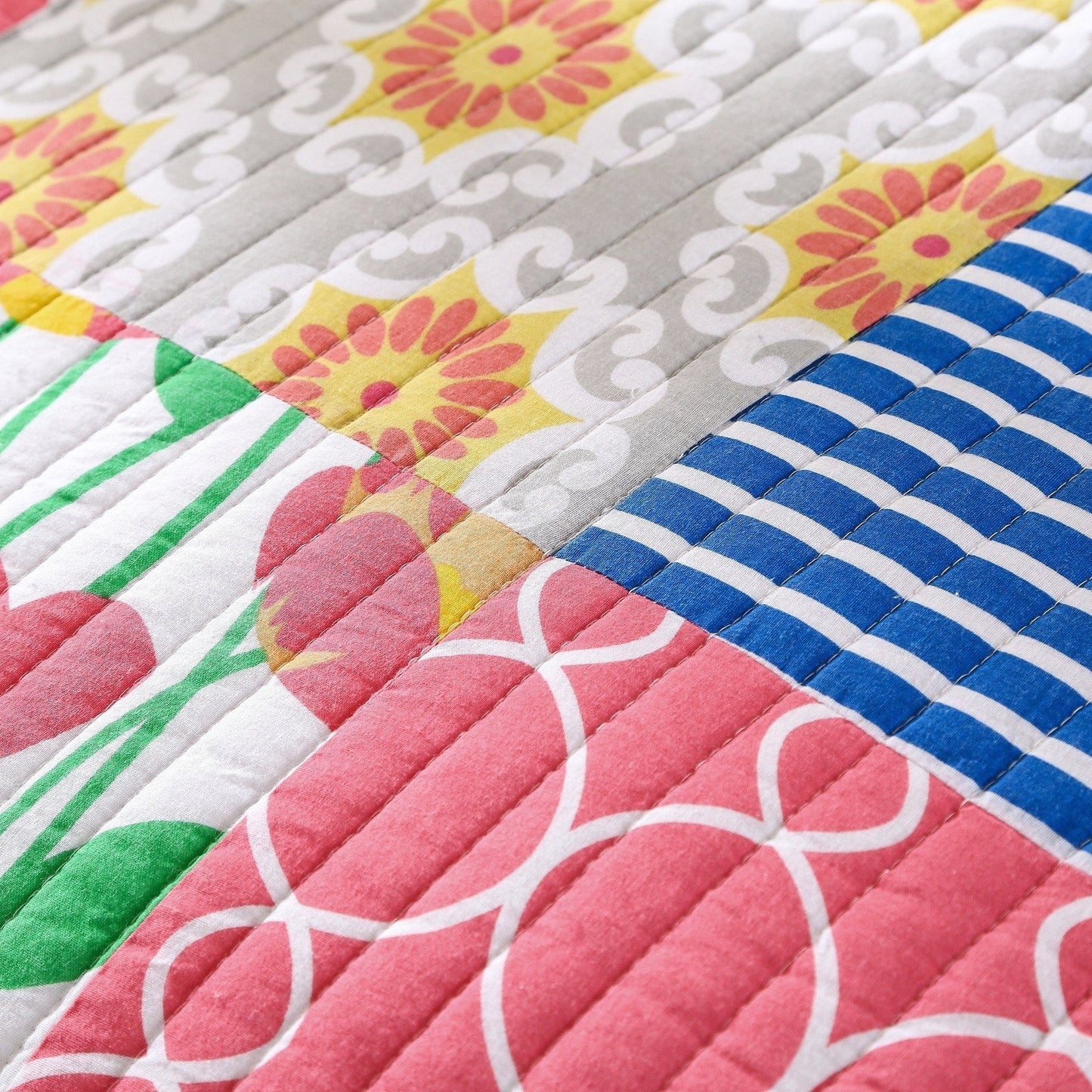 Tache Cotton Dreamy Meadow Patchwork Floral Quilt Set (JHW-568)