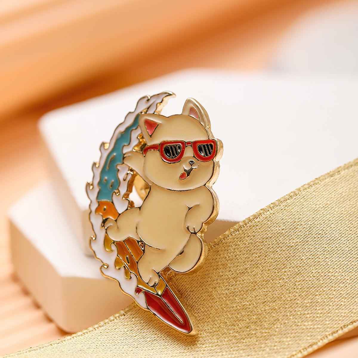 Elegant Kishu Inu Dog Lapel Pin – Japan-Inspired Fashion Accessory